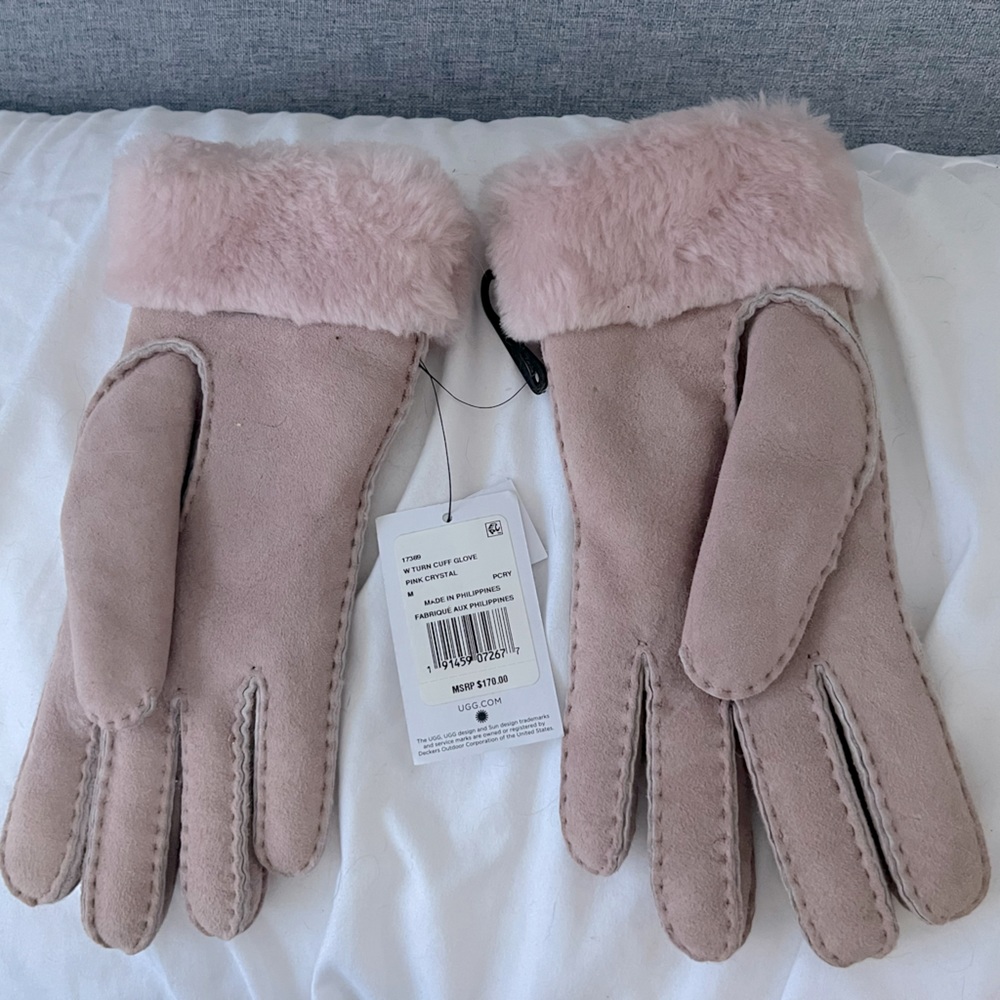 BNWT UGG cuff gloves